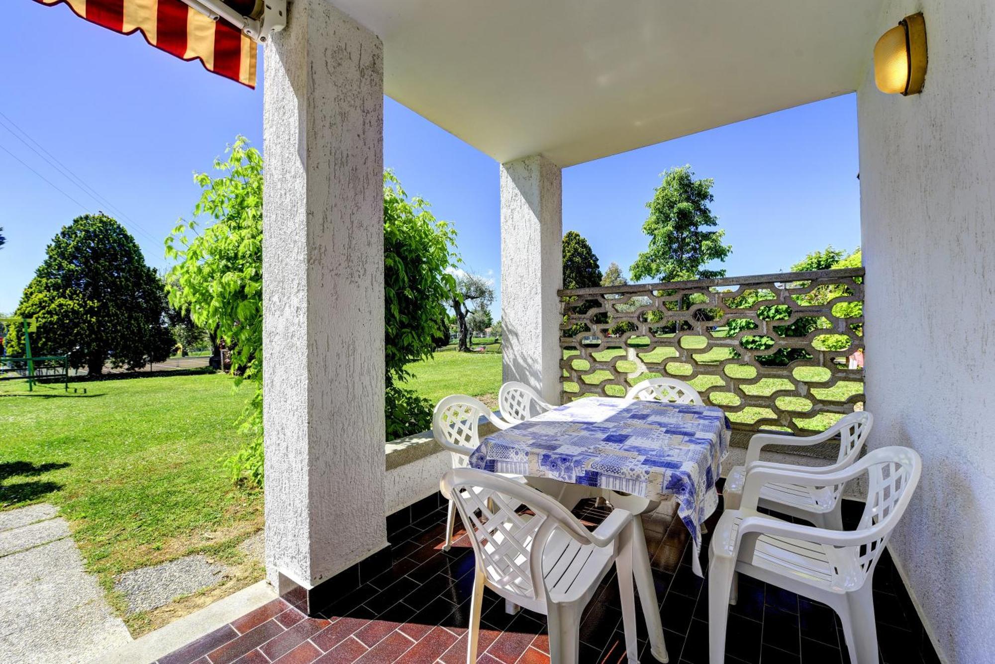 Moniga del Garda Italsol Residence Riai חדר תמונה
