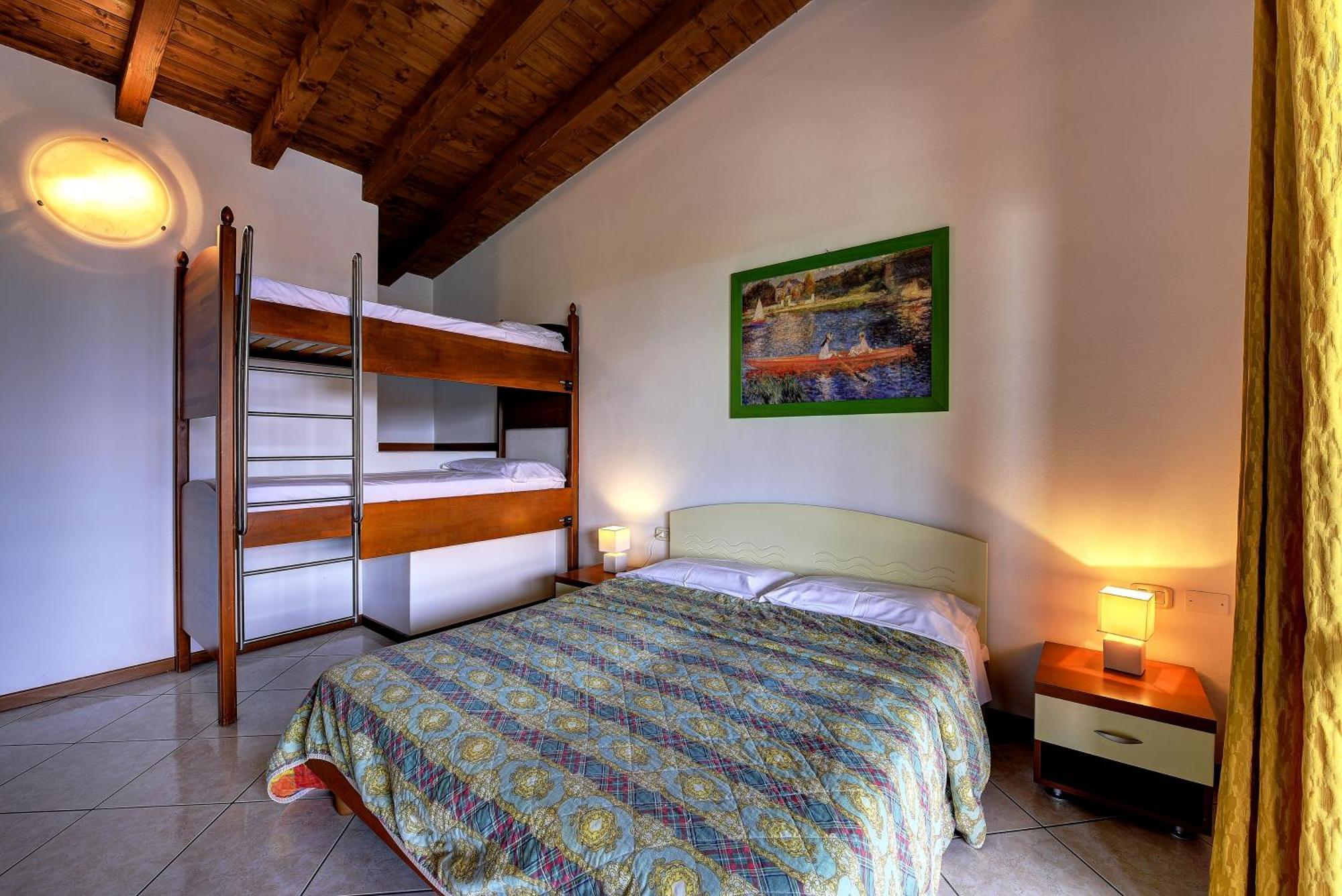 Moniga del Garda Italsol Residence Riai חדר תמונה